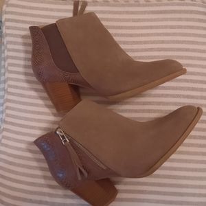 Vionic women's "Anne" bootie.